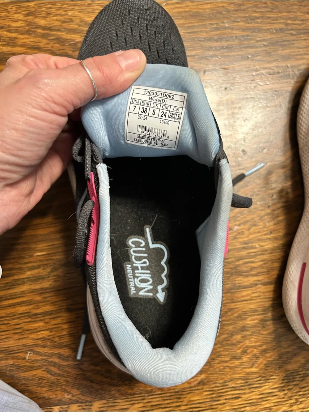 Brooks Ghost Max Women’s Running Shoes Black Pink Blue Size 7 Wide